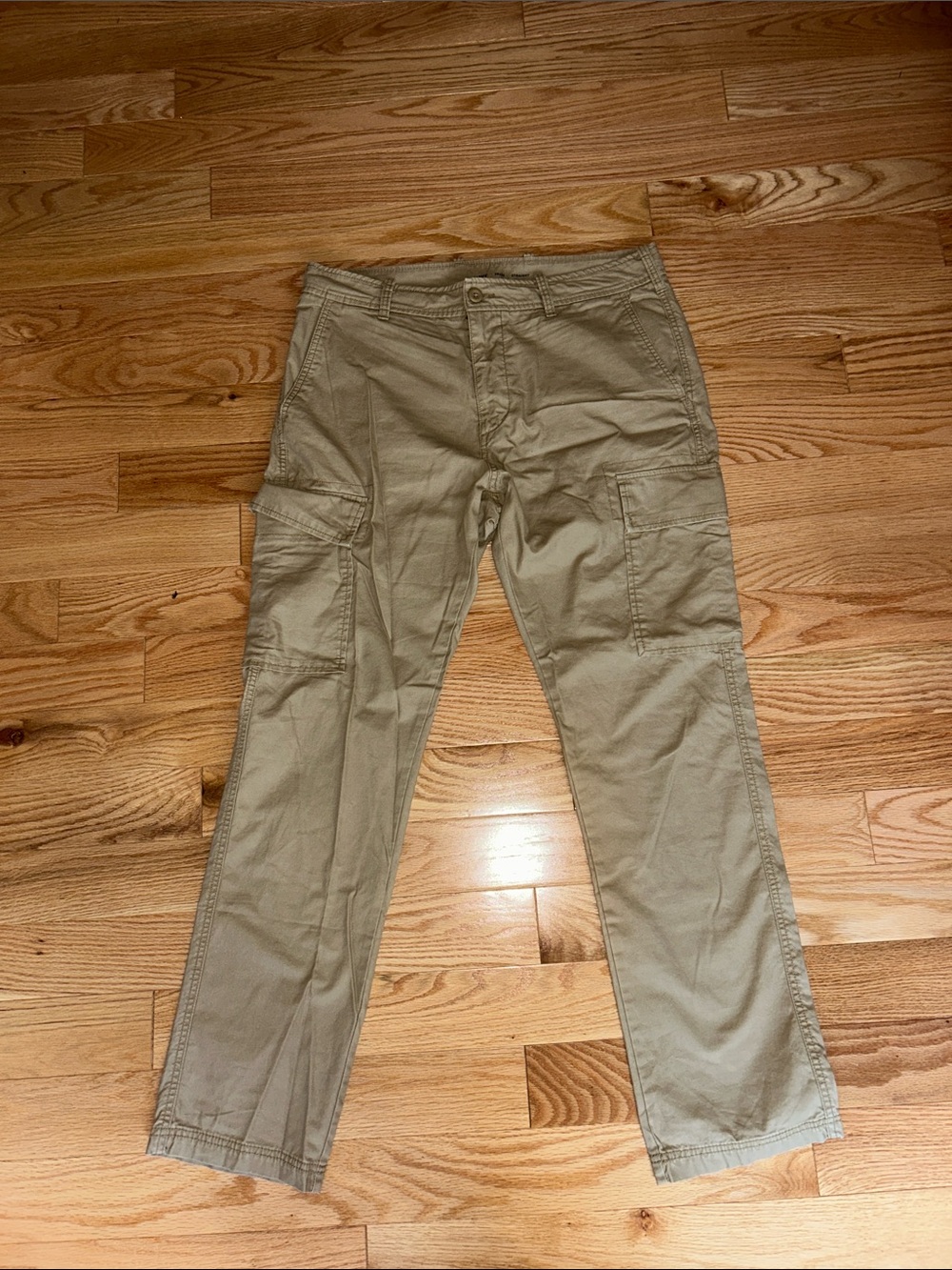 Old Navy Men's Cargo Pants in Khaki/Tan